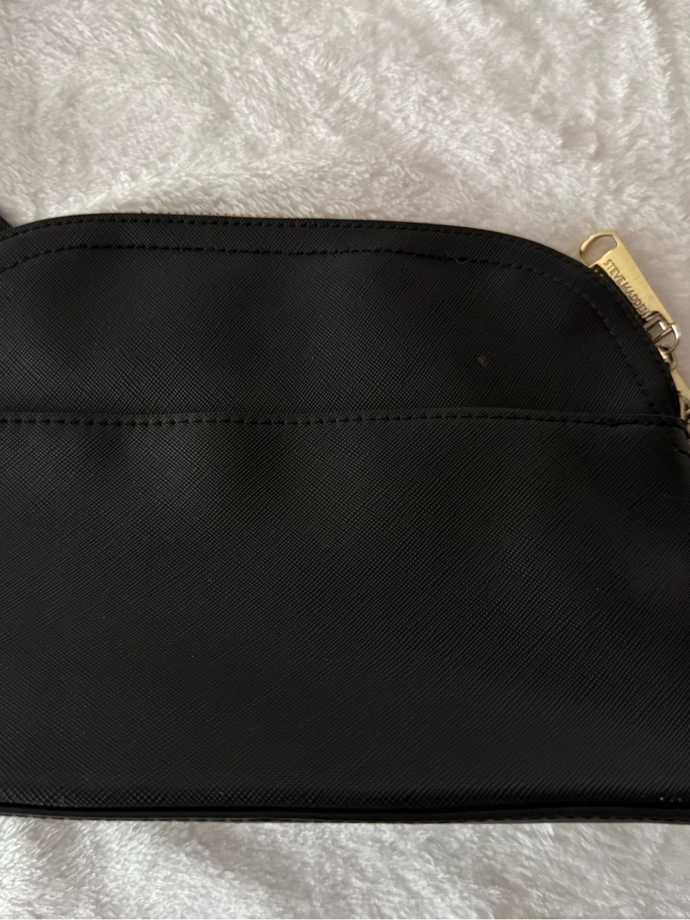 Steve Madden Black Crossbody Bag With Gold  Chain Accents - Picture 9 of 12